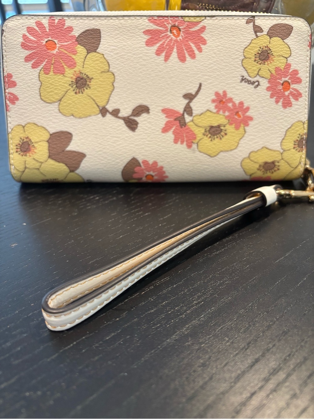 Coach Floral Zip-Around Wallet Wristlet in Cream with Soda Pop style zipper pull - Picture 2 of 8